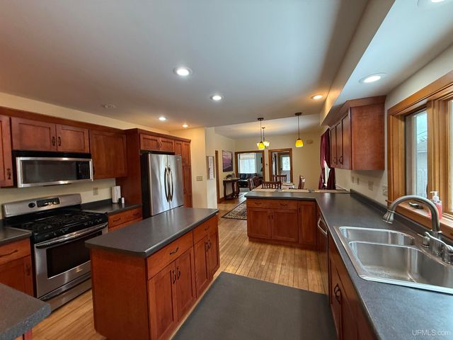 402 Lake Avenue, Ironwood, MI 49938