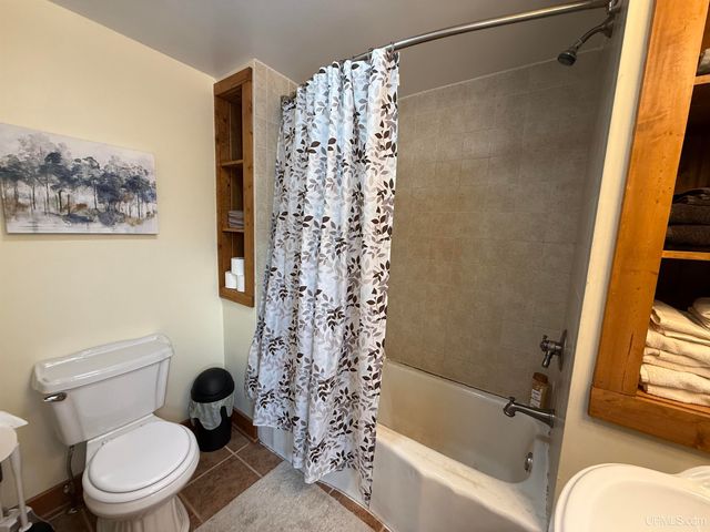 402 Lake Avenue, Ironwood, MI 49938