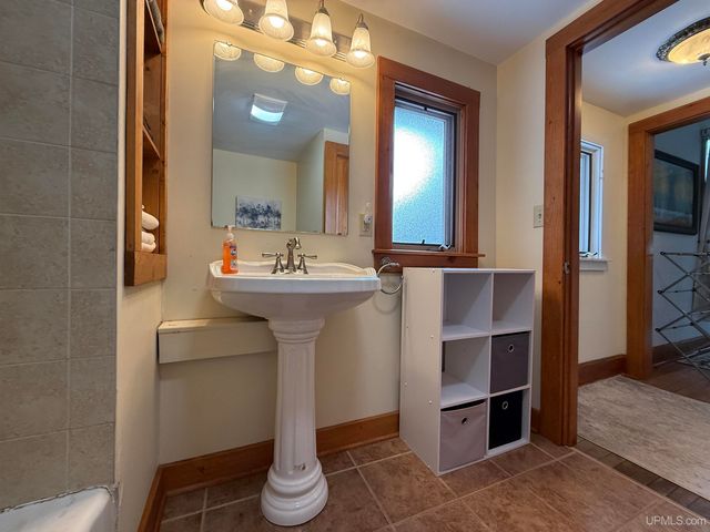 402 Lake Avenue, Ironwood, MI 49938