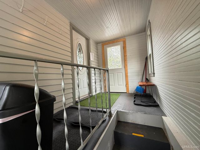 402 Lake Avenue, Ironwood, MI 49938