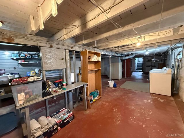 402 Lake Avenue, Ironwood, MI 49938