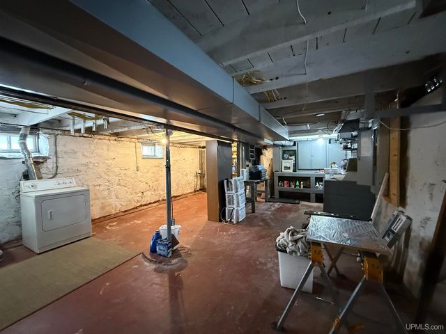 402 Lake Avenue, Ironwood, MI 49938