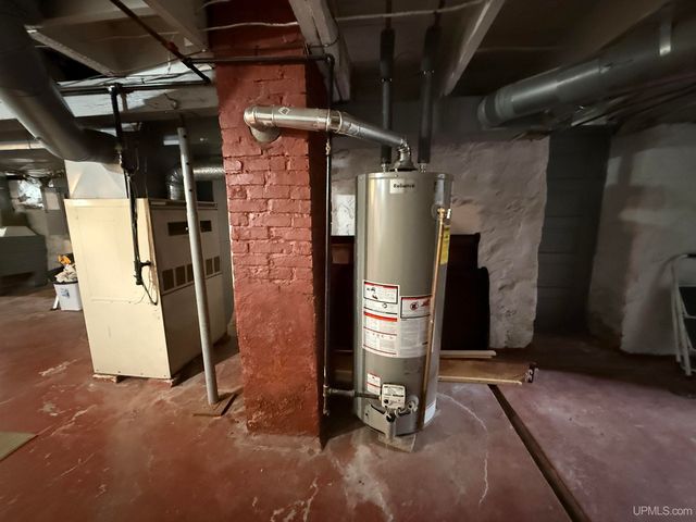 402 Lake Avenue, Ironwood, MI 49938