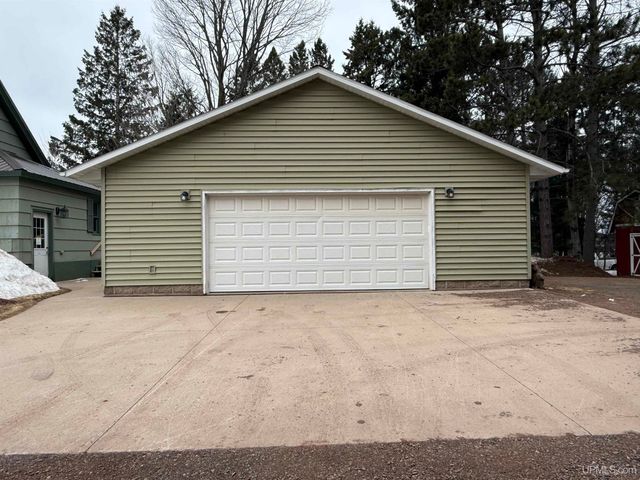 402 Lake Avenue, Ironwood, MI 49938