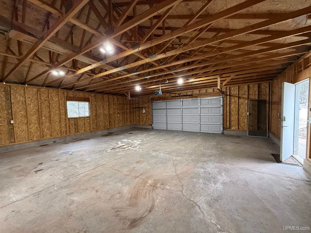 402 Lake Avenue, Ironwood, MI 49938