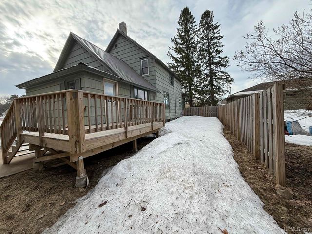 402 Lake Avenue, Ironwood, MI 49938