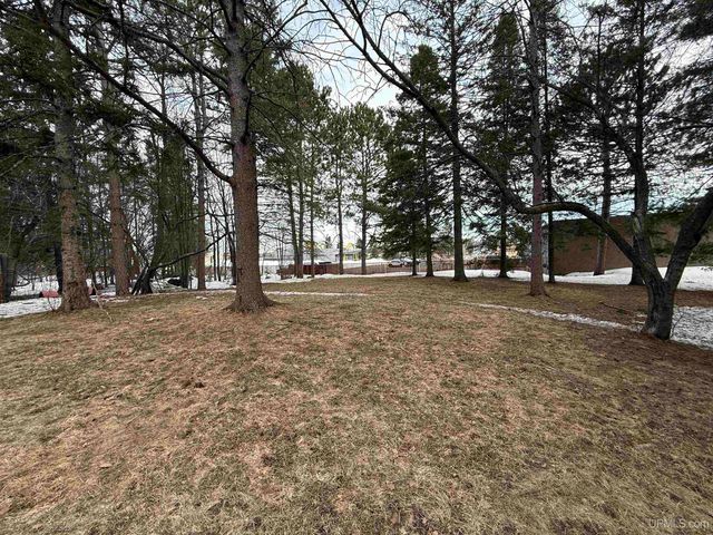 402 Lake Avenue, Ironwood, MI 49938