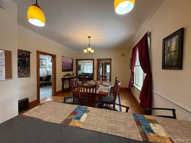 402 Lake Avenue, Ironwood, MI 49938