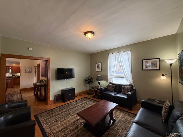 402 Lake Avenue, Ironwood, MI 49938