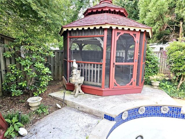 1244 Hickory Wood Drive NE, Woodstock, GA 30188