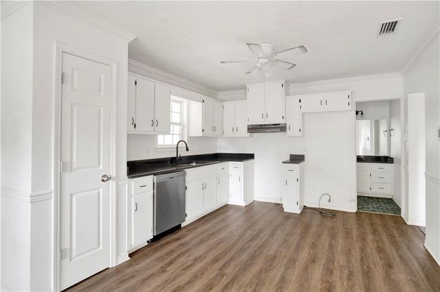 2356 Old Shell Road, Mobile, AL 36607