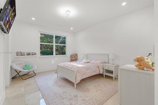 6290 SW 130th Ter, Pinecrest, FL 33156