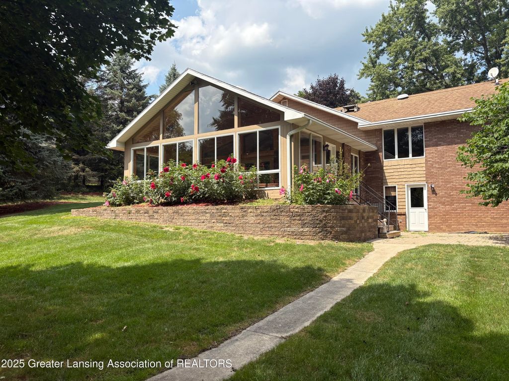 1346 E Howe Road, Dewitt, MI 48820