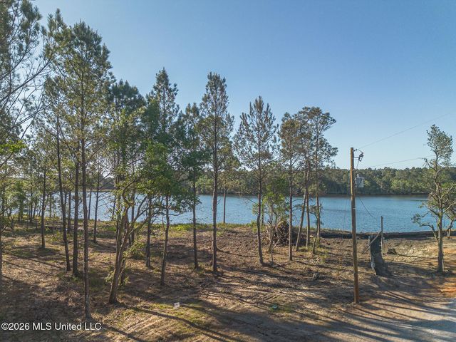 13030 Enciente Point Drive, Kiln, MS 39556