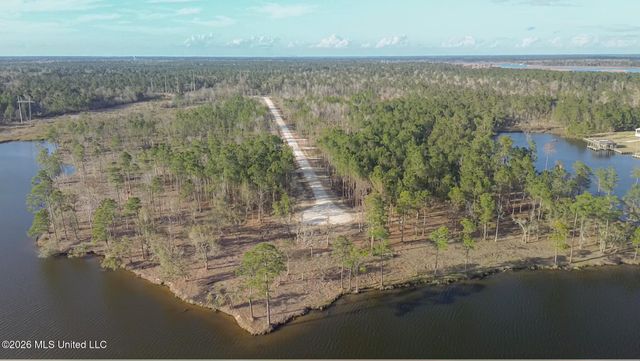 13030 Enciente Point Drive, Kiln, MS 39556