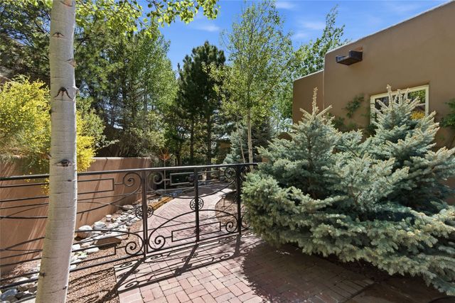 1145 South Summit Ridge, Santa Fe, NM 87501