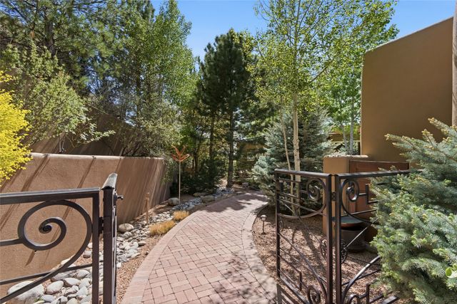 1145 South Summit Ridge, Santa Fe, NM 87501