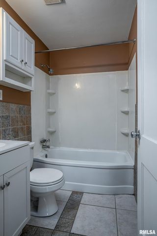 1310 39TH Street, Moline, IL 61265