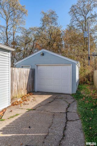 1310 39TH Street, Moline, IL 61265