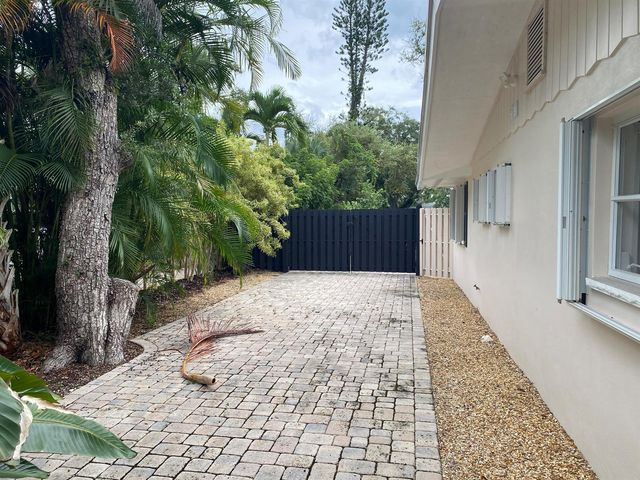 535 Flamevine Lane, Vero Beach, FL 32963