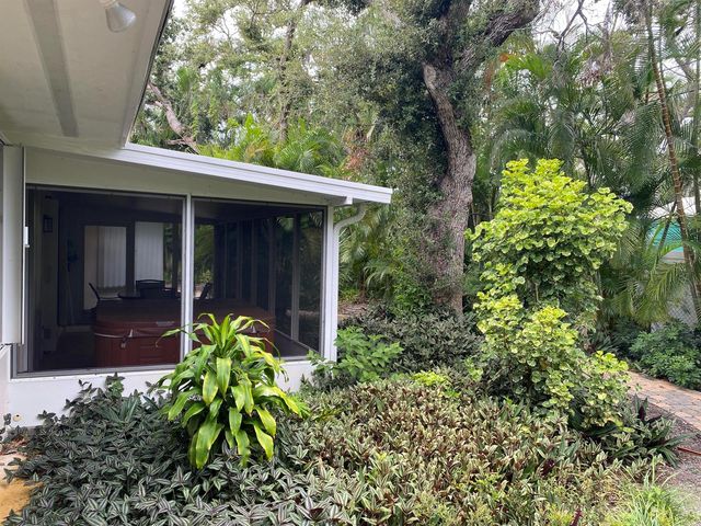 535 Flamevine Lane, Vero Beach, FL 32963