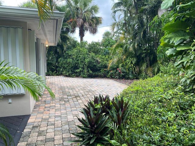535 Flamevine Lane, Vero Beach, FL 32963