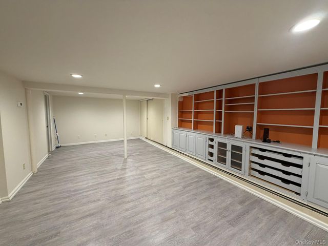 32 Montana Court, Syosset, NY 11791