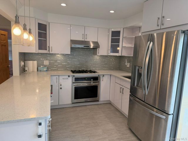32 Montana Court, Syosset, NY 11791