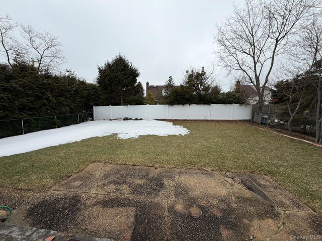 32 Montana Court, Syosset, NY 11791