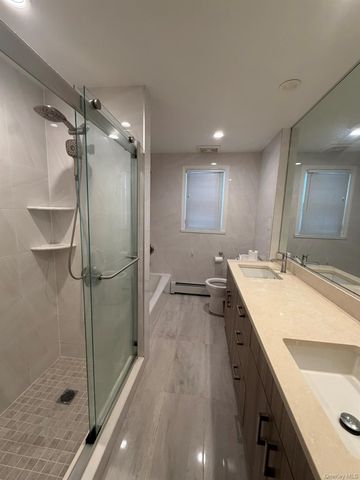 32 Montana Court, Syosset, NY 11791