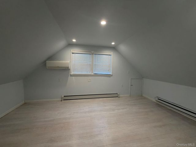 32 Montana Court, Syosset, NY 11791