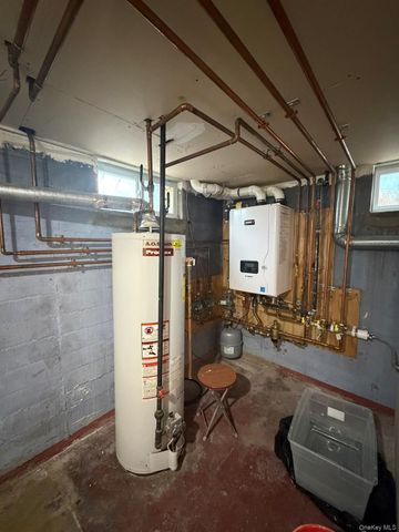 32 Montana Court, Syosset, NY 11791