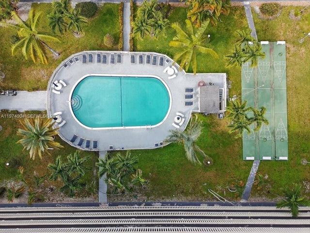 180 NE 12th Ave 15B, Hallandale Beach, FL 33009