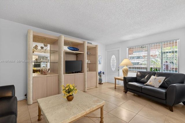 180 NE 12th Ave 15B, Hallandale Beach, FL 33009