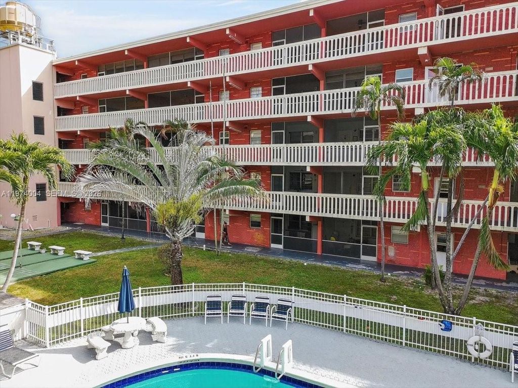 180 NE 12th Ave 15B, Hallandale Beach, FL 33009