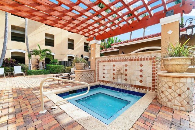 616 Clearwater Park Road 1206, West Palm Beach, FL 33401