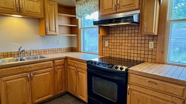 112 7th Avenue S, Moorhead, MN 56560