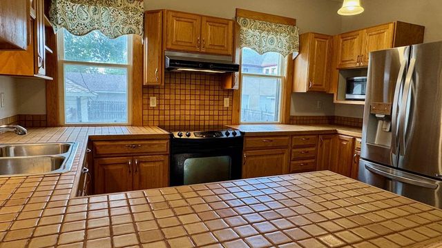 112 7th Avenue S, Moorhead, MN 56560