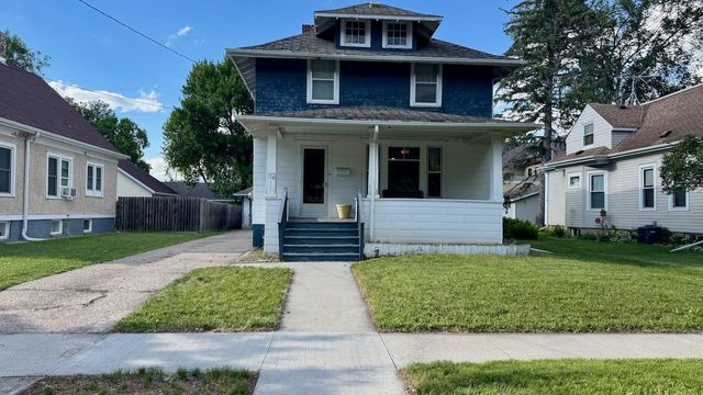 112 7th Avenue S, Moorhead, MN 56560