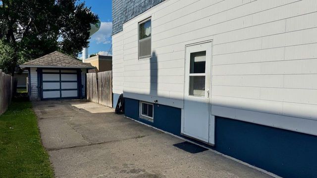 112 7th Avenue S, Moorhead, MN 56560