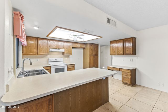 9821 W ORAIBI Drive, Peoria, AZ 85382