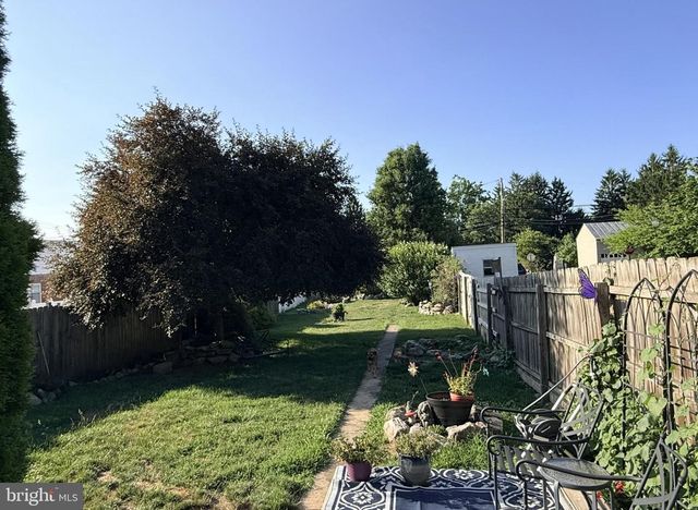 17 E MARKET ST, Jonestown, PA 17038