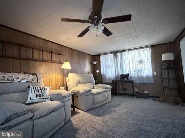 17 E MARKET ST, Jonestown, PA 17038