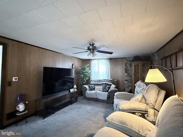 17 E MARKET ST, Jonestown, PA 17038