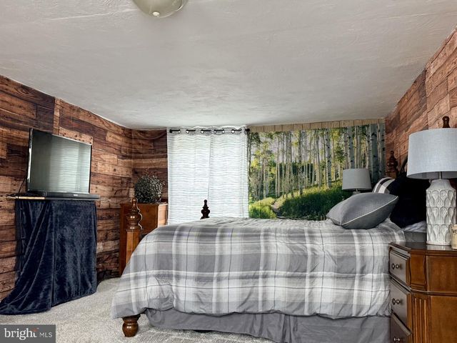 17 E MARKET ST, Jonestown, PA 17038