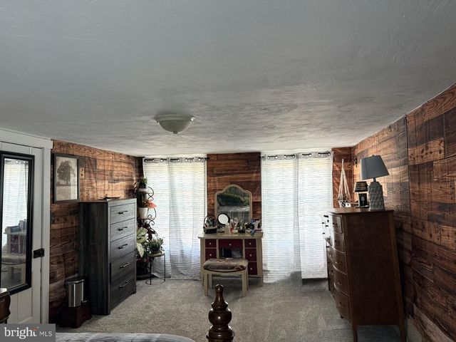 17 E MARKET ST, Jonestown, PA 17038