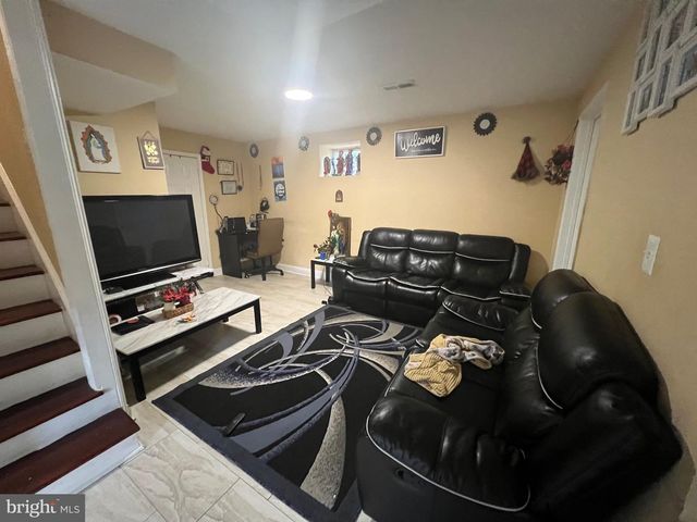 5702 LANDOVER RD, Hyattsville, MD 20784