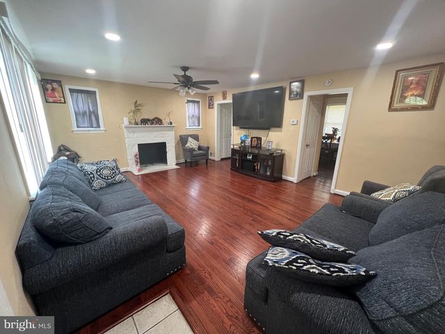 5702 LANDOVER RD, Hyattsville, MD 20784