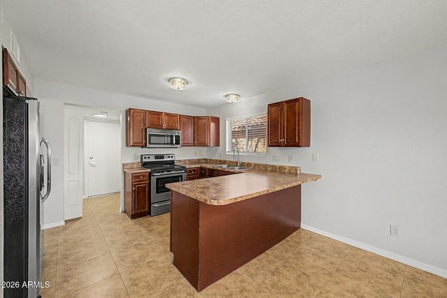 2922 E WOODLAND Drive, Phoenix, AZ 85048