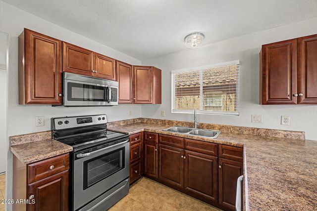 2922 E WOODLAND Drive, Phoenix, AZ 85048